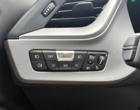 SERIE 1 (F40) 116IA 109CH BUSINESS DESIGN DKG7