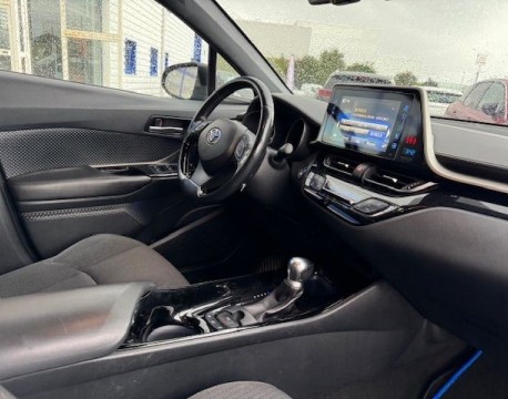 C-HR 122H GRAPHIC 2WD E-CVT RC18