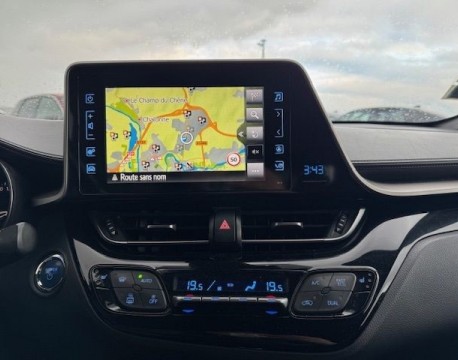 C-HR 122H GRAPHIC 2WD E-CVT RC18
