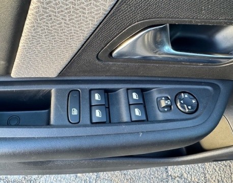 C4 BLUEHDI 130CH S&S SHINE EAT8