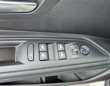 5008 HYBRID 136CH ALLURE PACK + PARK ASSIST