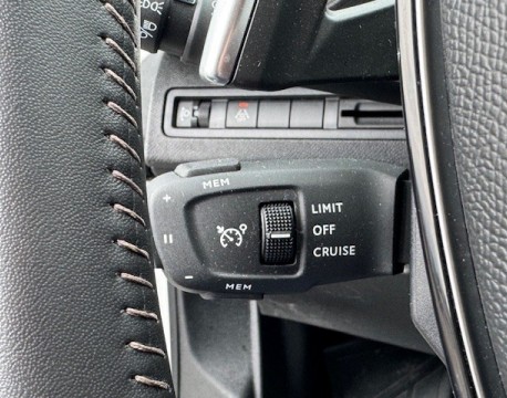 5008 HYBRID 136CH ALLURE PACK + PARK ASSIST