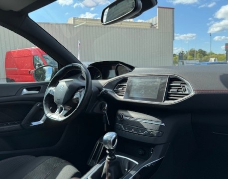 308 SW 1.2 PURETECH 130CH GT LINE TOIT PANO + DISTRIBUTION NEUVE