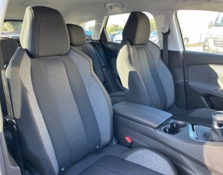 3008 1.2 PURETECH 130CH ACTIVE DISTRIBUTION NEUVE