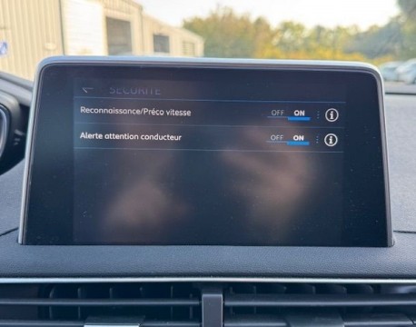 3008 1.2 PURETECH 130CH E6.C ACTIVE BUSINESS DISTRIBUTION NEUVE