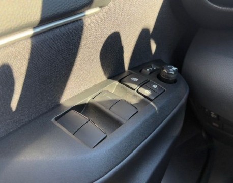 YARIS 116H DESIGN PACK 5P HYBRIDE