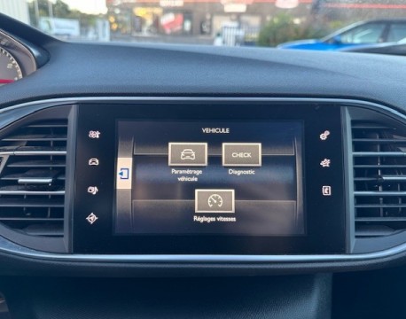 308 1.2 PURETECH 110CH STYLE GPS DISTRIBUTION + 4 PNEUS NEUFS