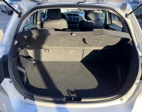 YARIS 100H DYNAMIC 5P