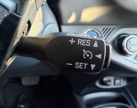 YARIS 100H DYNAMIC 5P