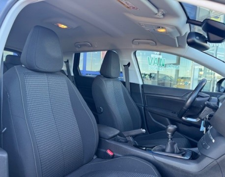 308 SW 1.2 PURETECH 130CH ACTIVE BUSINESS DISTRIBUTION NEUVE