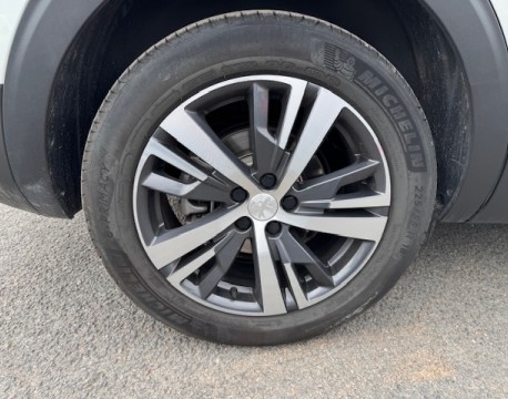 5008 HYBRID 136CH ALLURE PACK + PARK ASSIST