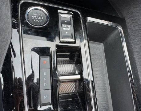 5008 HYBRID 136CH ALLURE PACK + PARK ASSIST