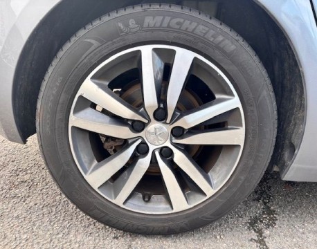 308 1.2 PURETECH 110CH ALLURE DISTRIBUTION NEUVE