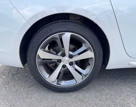 308 SW 1.2 PURETECH 130CH GT LINE TOIT PANO + DISTRIBUTION NEUVE