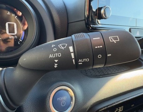 YARIS 116H DESIGN PACK 5P HYBRIDE