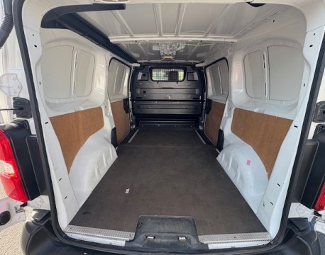 VIVARO FOURGON L2 1.5 D 120CH PACK CLIM