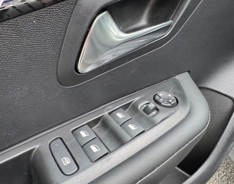 208 1.2 100CH PURETECH ALLURE