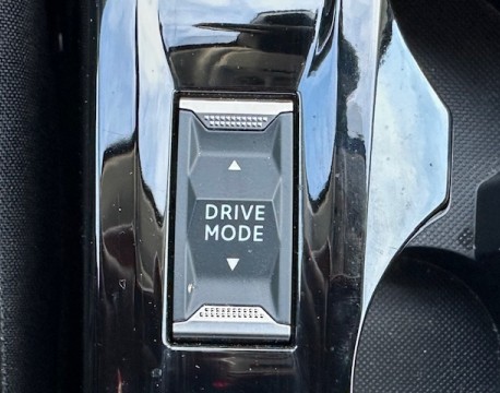 208 1.2 100CH PURETECH ALLURE + OPTIONS