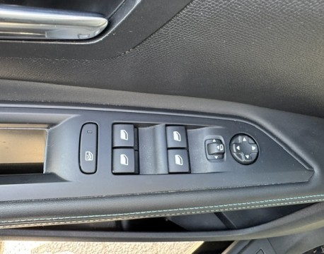 5008 HYBRID 136CH ALLURE PACK E-DCS6 PARK ASSIST
