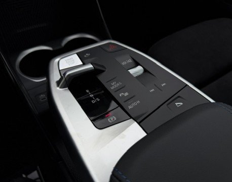 X1 (U11) SDRIVE18D 150CH M SPORT DKG7